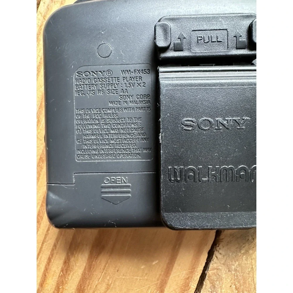Sony Walkman WM-FX453 FM/AM Radio Cassette Player Radio Headphone MDR-W08 READ⬇️